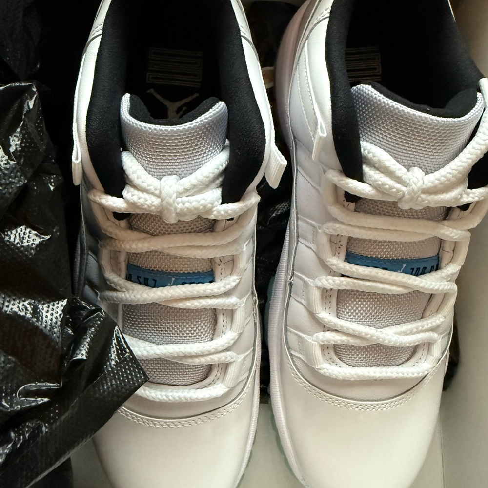 Jordan Kids Sneakers in White and Light Blue - Picture 2 of 5